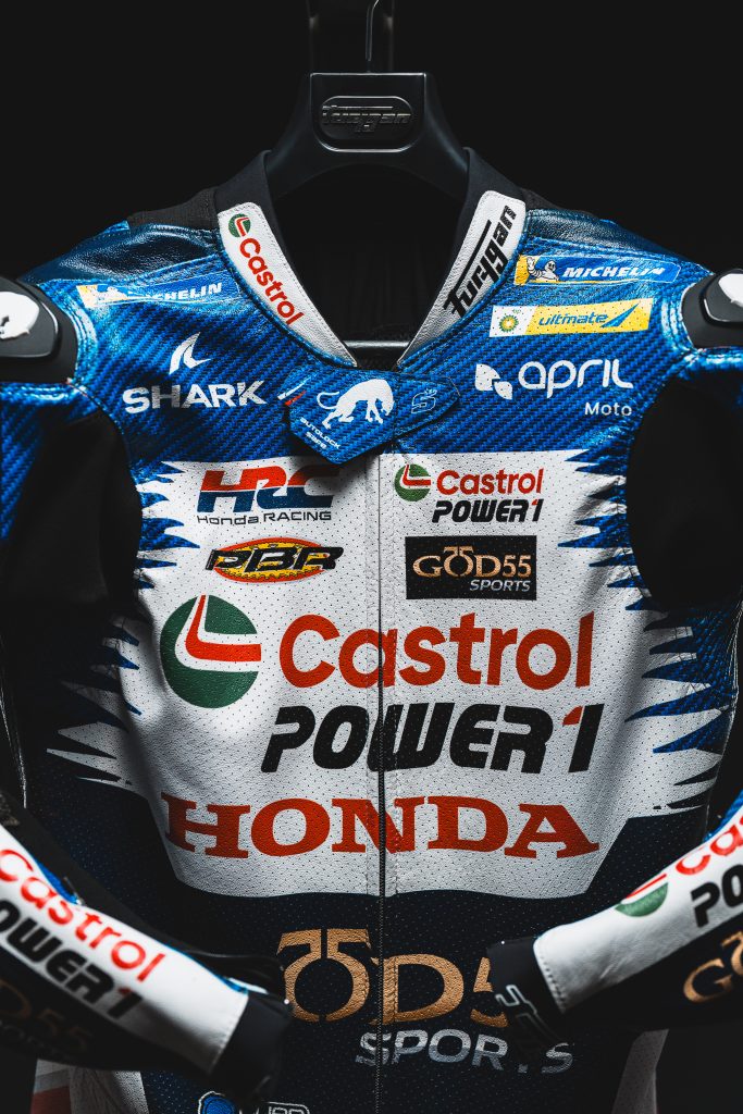 Détail de la combinaison Zarco GP France 2026 avec logos et textures