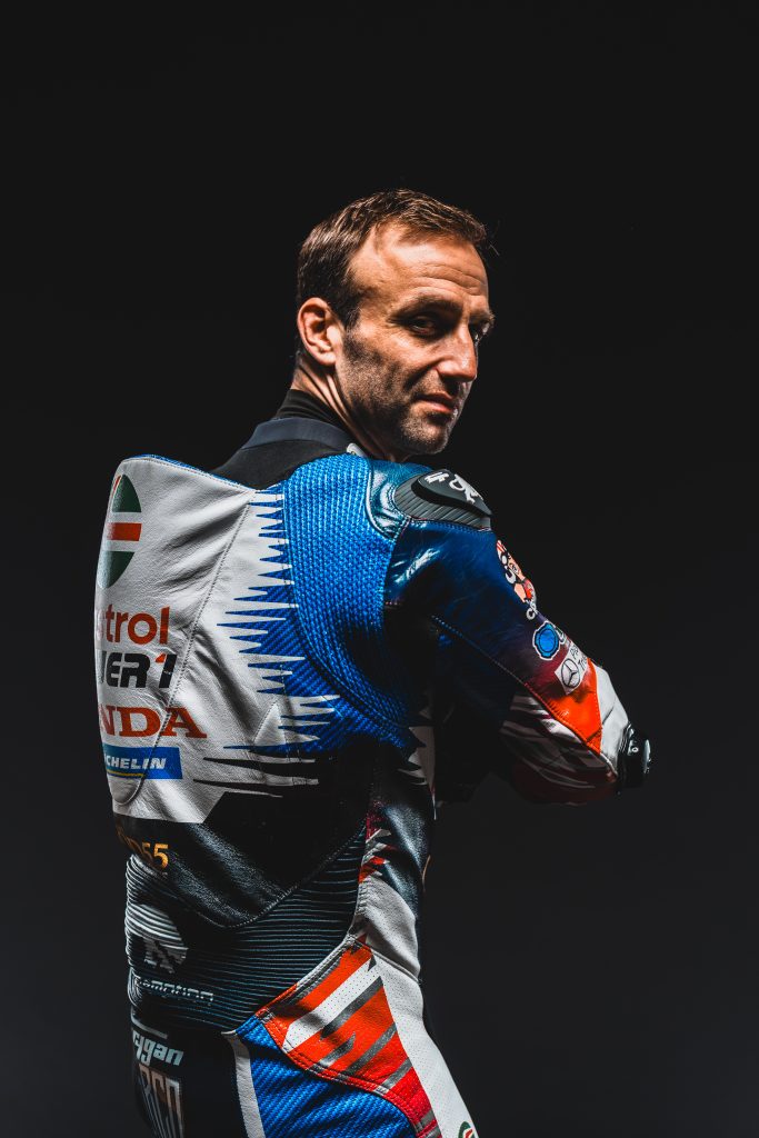 Johann Zarco vu de dos combinaison GP France 2026 regard tourné