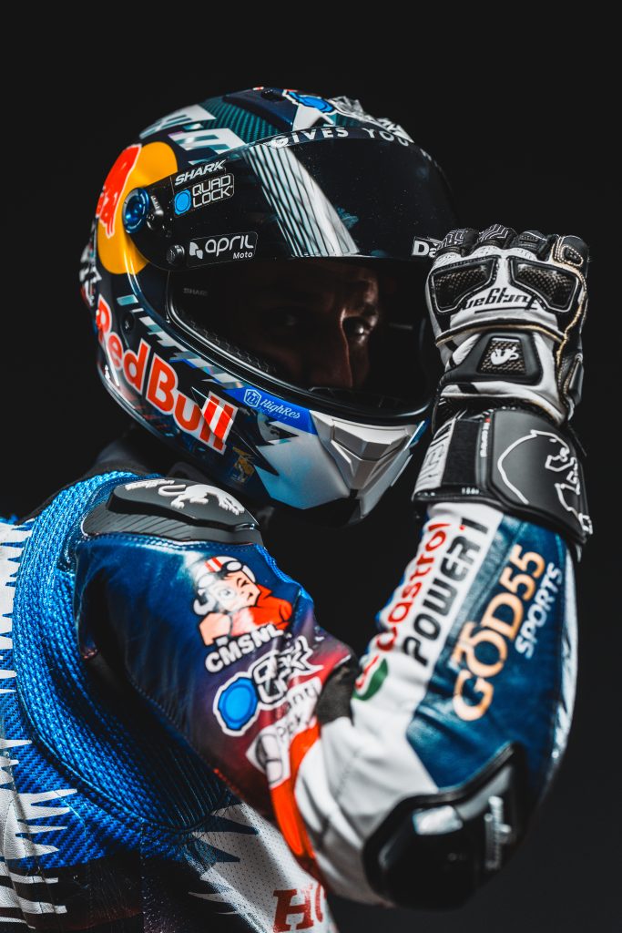Zoom sur le casque Zarco GP France 2026 avec design carbone bleu