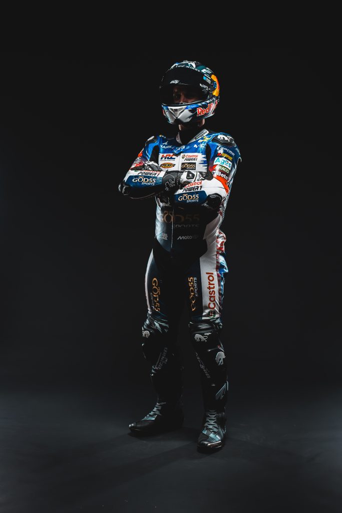 Johann Zarco en combinaison complète GP France 2026 position debout